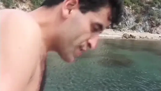Ahmet ve Selma Türk teknesinde açık havada sikişiyor