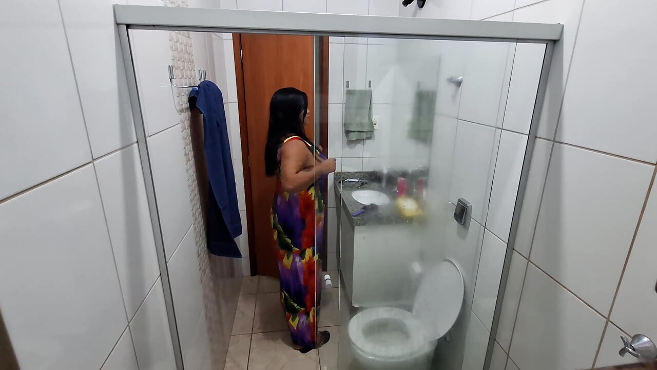 Cámara en caliente hermanastra en la ducha - no puedo esperar para follarla