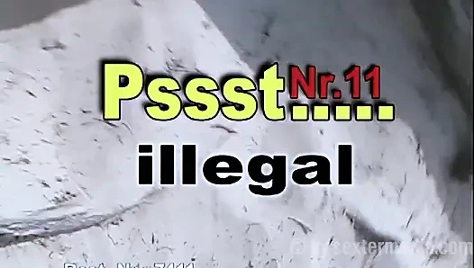 MILF Telanjang Seksi Di Pantai Nudist