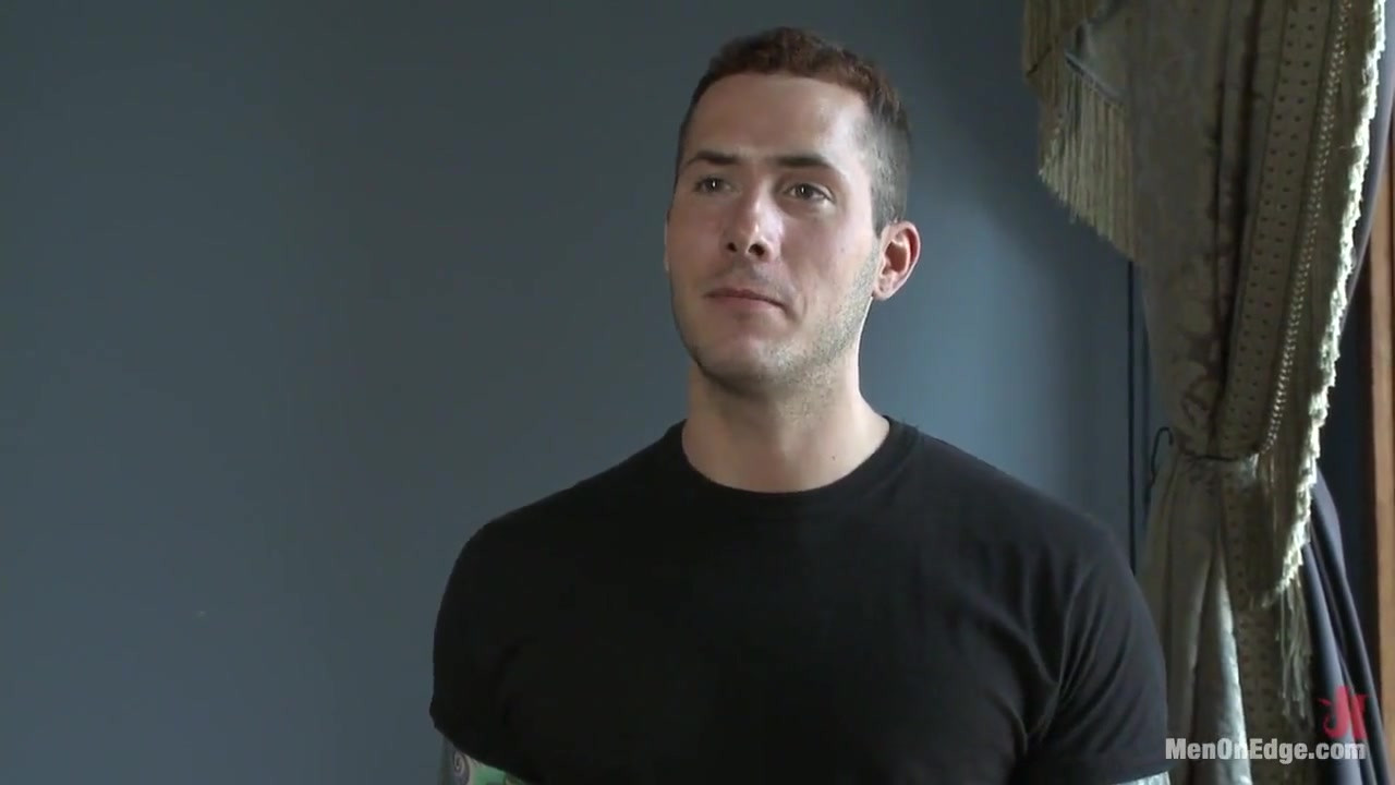 ストレートスタッドは容赦ないエッジング、きつい拘束、くすぐりの苦しみに耐えます
