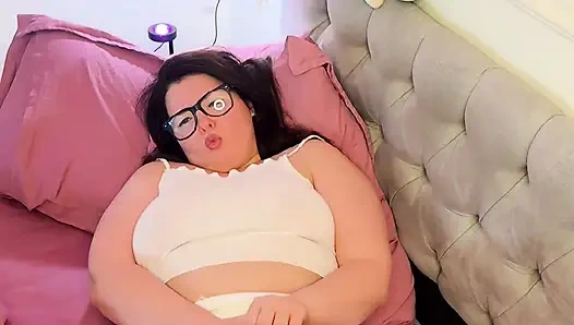 ATEŞLI INEK PAWG KOLEJLI KıZ SENI YATAĞıNA DAVET EDIYOR