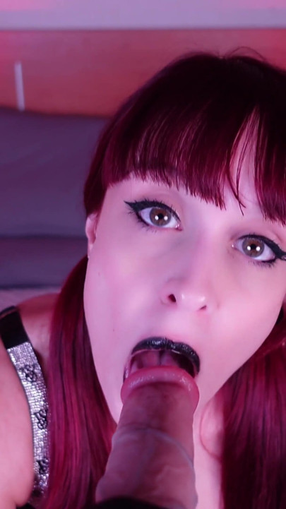 Ballgagged na twarz. Związany sex oralny i masturbacja