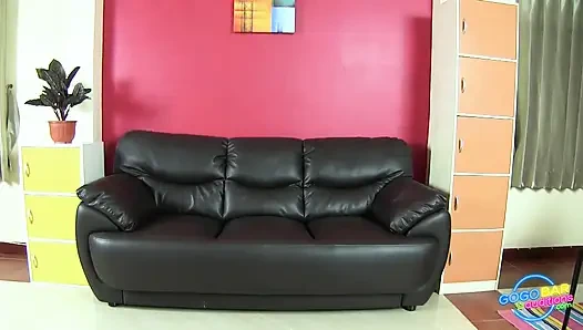 Seksi Asyalı hatun iyi sikişmek için seyahat ediyor