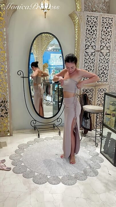 Sexiga balinesiska kläder försök i boutique