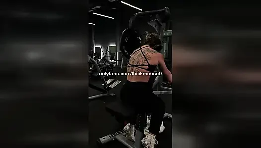 Раком киска юной выскользнула: случайное воздействие девственницы!