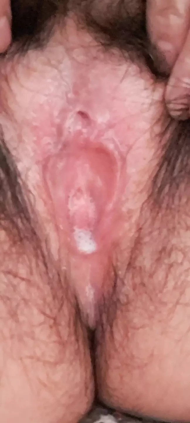 Na de seks liet stiefzoon melk achter in mijn vagina