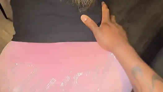 Genç otel müdürü gerçekten işini kaybetmek istemedi ve onun sıkı amını sikiyorum