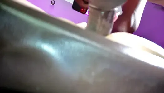 Gangbang dan rantai bercinta untuk pelacur vagina berbulu ini