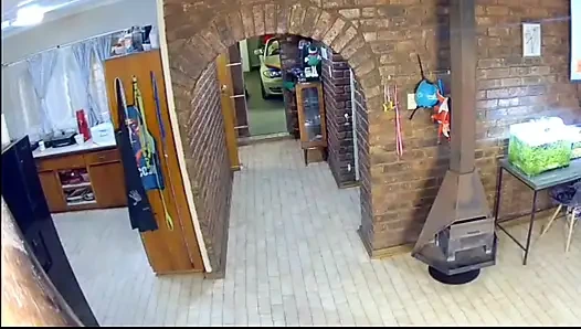 Mergokin suamiku selingkuh sama cewek hot rambut pirang