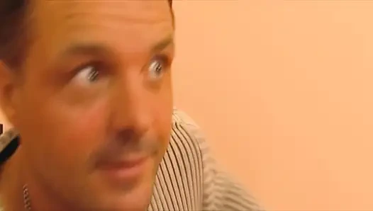 Рыжая Крошка Глубоко Заглатывает Член Со Страстным Голодом