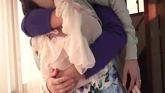 A063G08 A mother who is too defenseless with a miniskirt panty shot in front of a fool, a fool and forbidden copulation!