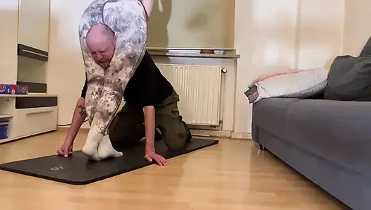 Headscissors Domination - Bacaklarımın Arasında Sıkışmış