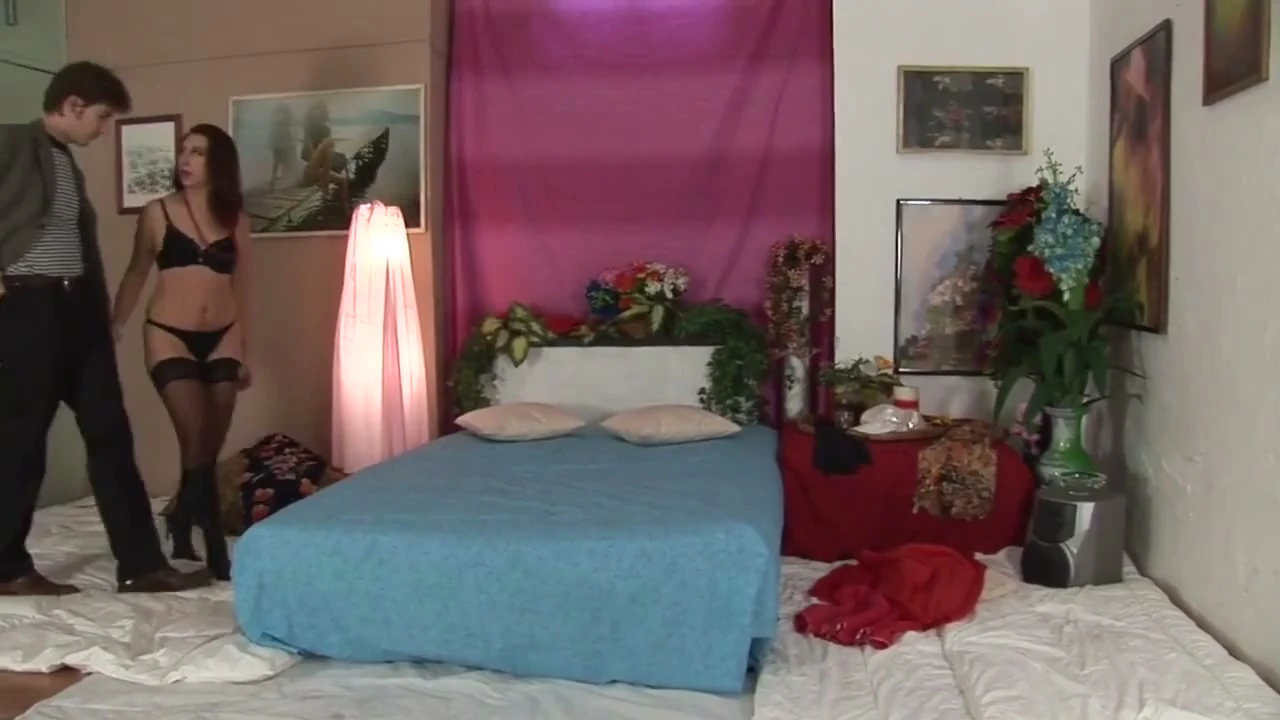 Ateşli orta yaşlı seksi kadın sikimi istiyor!