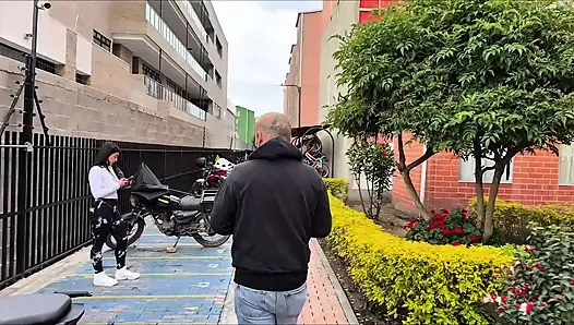 Sesi Foto Dengan Tetangga Saya Lepas Kendali Dan Saya Akhirnya Memakan Vaginanya Yang Ketat