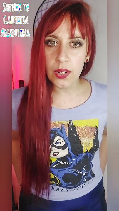 Shyyfxx üvey erkek kardeşimi iç çamaşırımla mastürbasyon yaparken keşfediyorum ve boşalana kadar onu aşağılıyorum