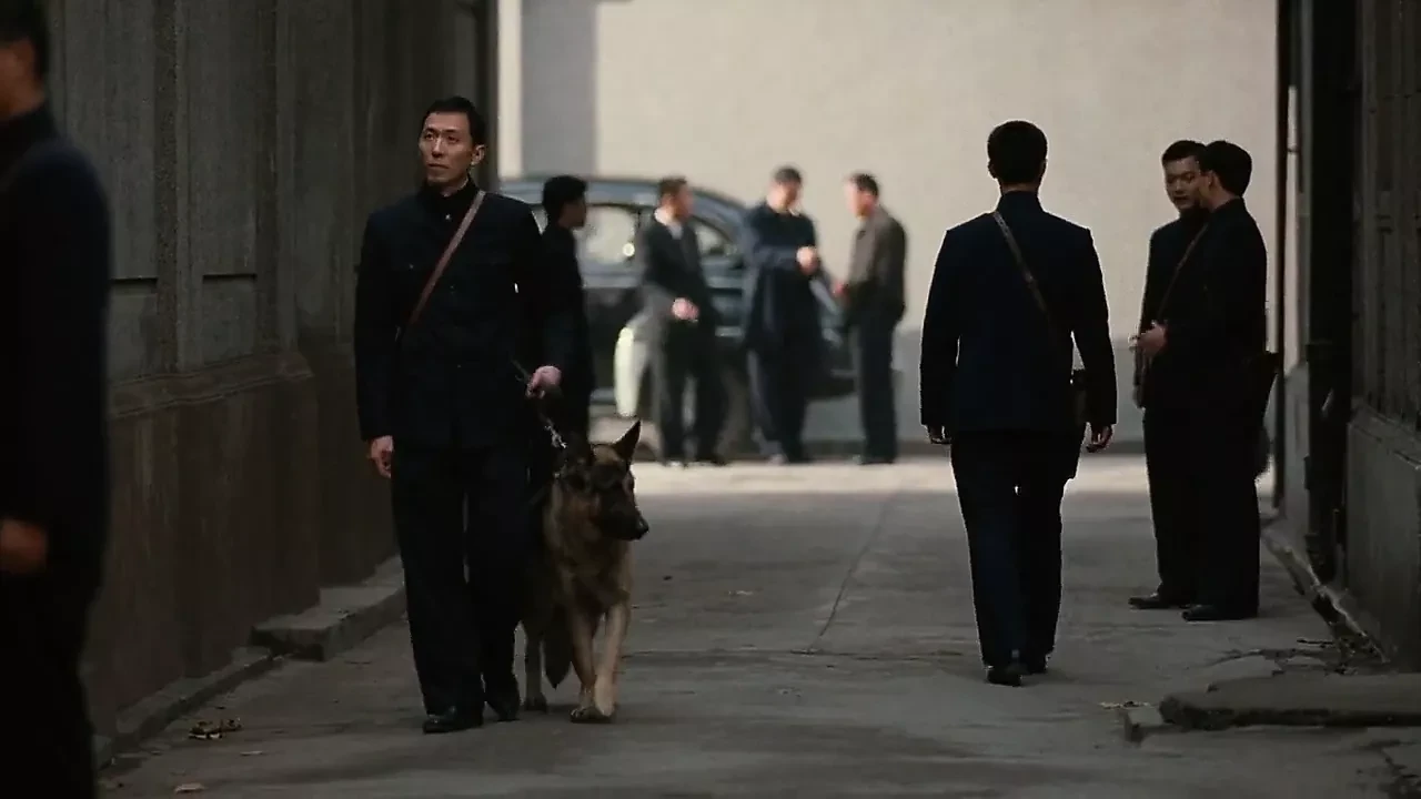 Wei Tang - 欲望谨慎 2007 性爱场景