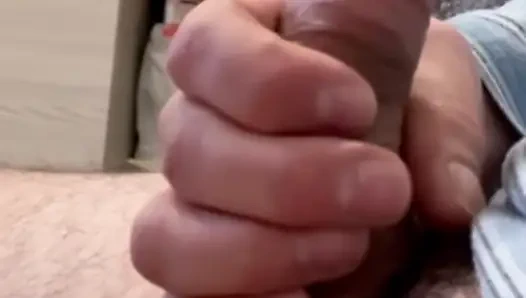 Ich masturbiere still und warte auf meine Frau