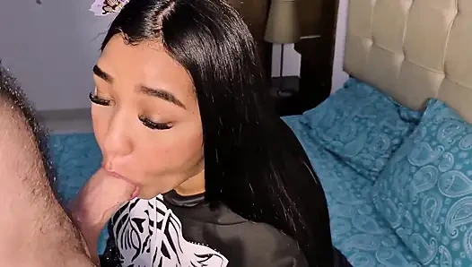 Linda morena bir restoran çalışanı sikiyor, benimle sikişmeyi kabul ediyorum