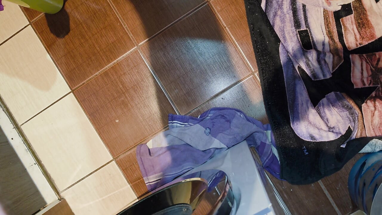 Geiler ehemann macht die dusche seiner ehefrau in heißen sex - blowjob, ficken, intensiver orgasmus, abspritzen