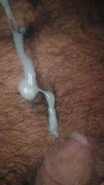 「Two Cum Continue - Alone Boy Masturbating」の重要な瞬間