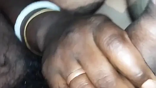 Kakak ipar india yang baru nikah lagi asik fingering memek bebasknya sampai orgasme