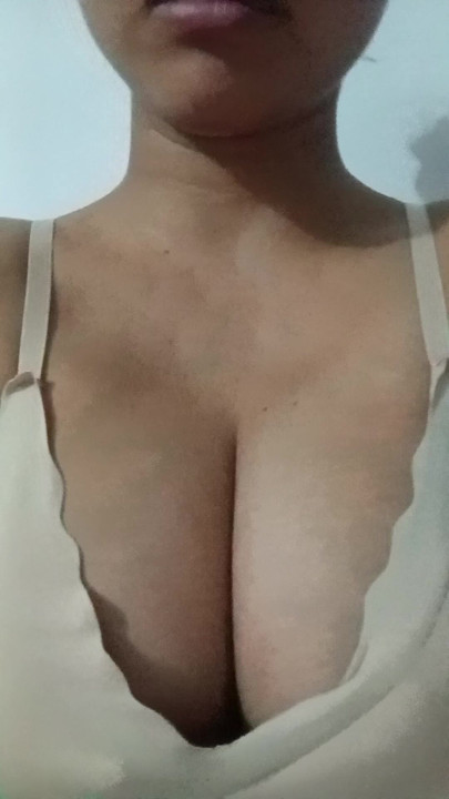 Indian Bhabhi ke Big nipples #boobs #big #sex #indianTeen big boobs