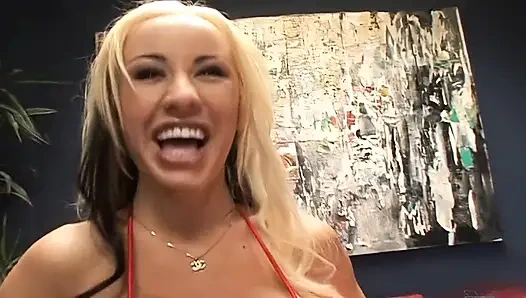 Cewek cantik pantatnya dientot pakai dildo sebelum ngentot kontol besar