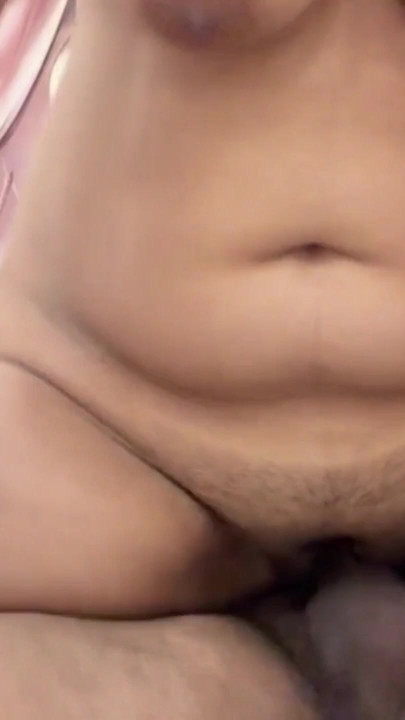 Une motarde se fait baiser par son client...... | Clip 1