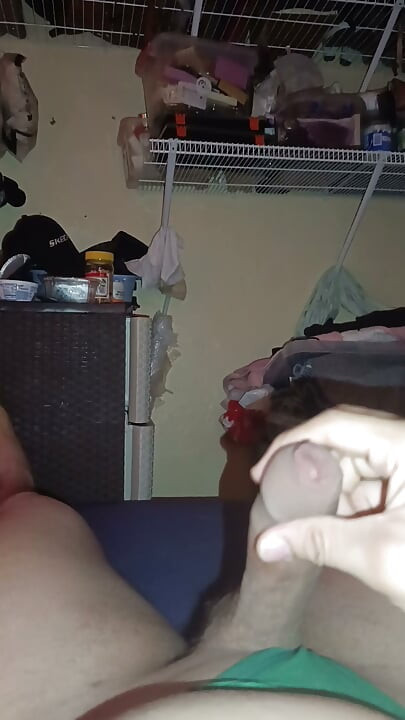 Tranny empties her balls