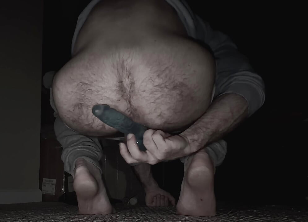 Who wants my straight ass?!