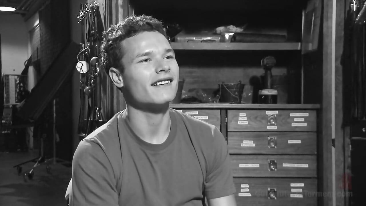 Hot Stud Pushes His Limits to the Max!