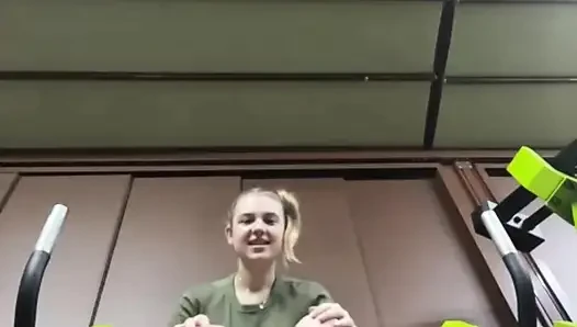 Jucielussie do public show in the gym