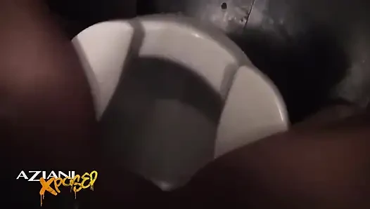 Istirahat kamar mandi dengan bintang porno Madison