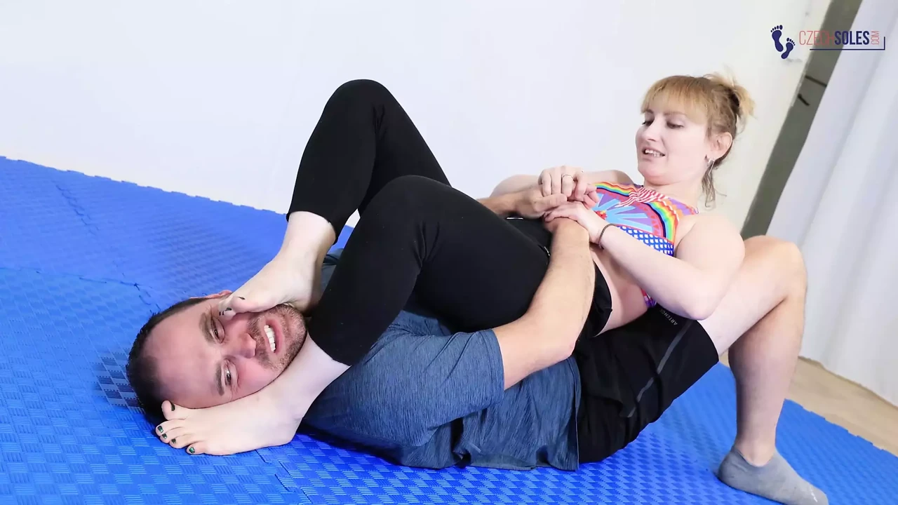 Footfetish wrestling teaser – Goddess Yara vs Jack