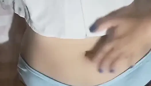 Ein mädchen wurde beim masturbieren auf einer party erwischt