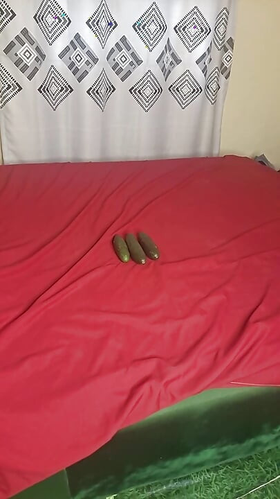 Sử dụng cà rốt để phun nước, cô ấy quá ướt và lộn xộn