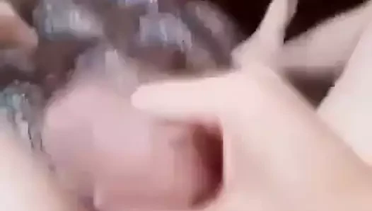 Büyük yarağımla oynuyorum