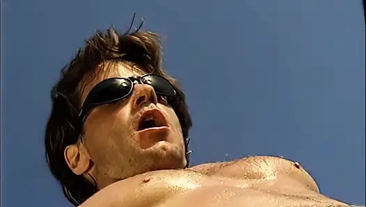 Черная сучка вымаливает белую сперму