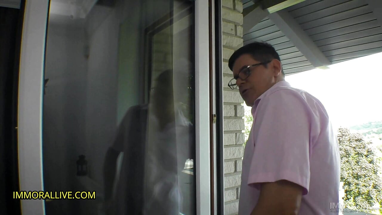 Step sis' puffy pussy lips communicate the best – English lessons take an unexpected twist!