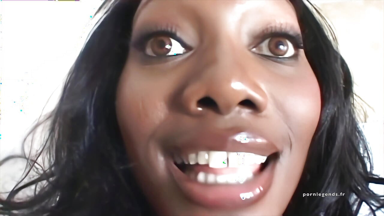 Nyomi Banxxx долбит два больших члена