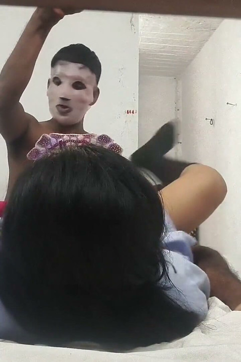 Temporada 386. Indiana universitária fode com namorado no albergue dos meninos