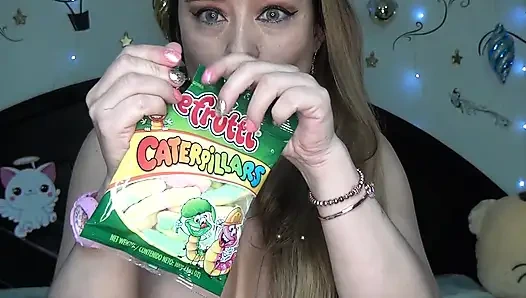 Я ПРОГЛОТИЛА ОЧЕНЬ ДЛИННЫХ ЖЕВАТЕЛЬНЫХ ЧЕРВЕЙ!!