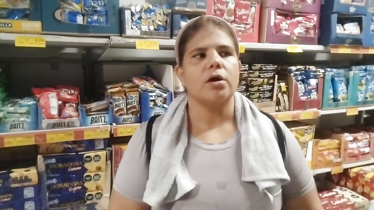 Učiteljica engleskog mog polu sina me poziva u njenu kuću i na kraju jebem njeno veliko dupe i ostavljam spermu u njenim ustima