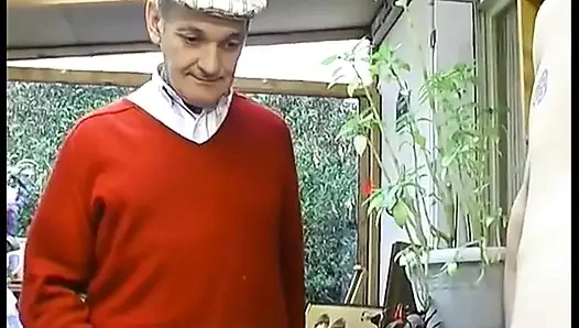 Opa fickt eine junge schlampe im Austausch gegen ein neues auto