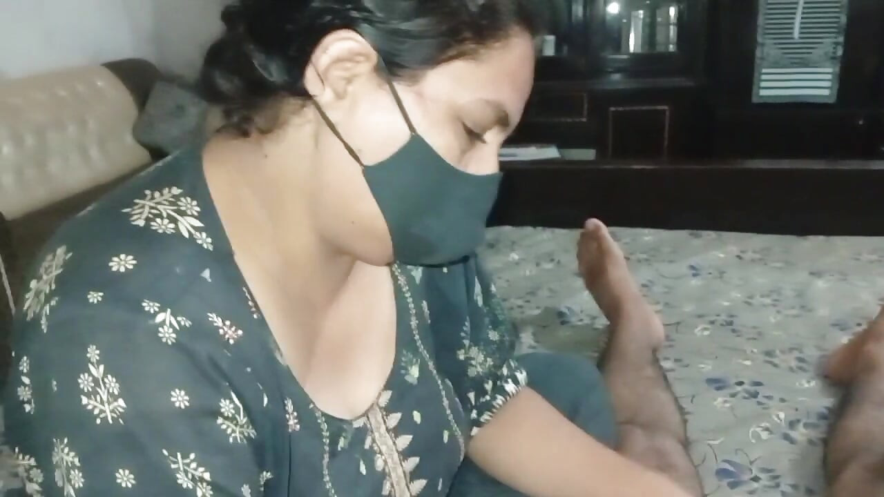 Hot boy and desi bhabhi new viral video xxx bhabhi ki chodai handjob video xxx full hot sex