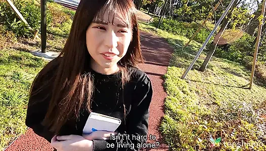 Gravure Model miss Hitomi Kanzaki bekommt Seife in der dusche
