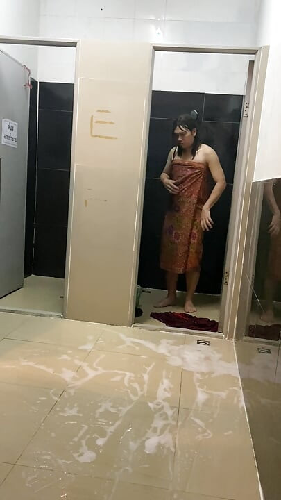 Behind the scenes of the shower clip