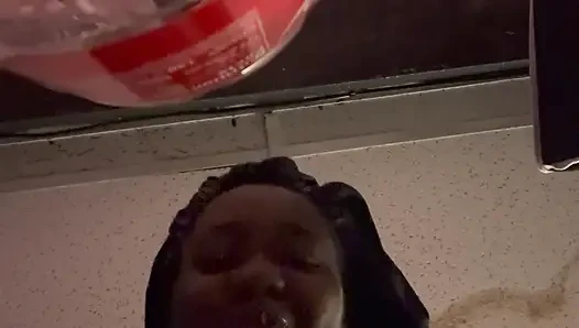 Aku ngentot penggemarku di panggilan video FaceTime hari ini