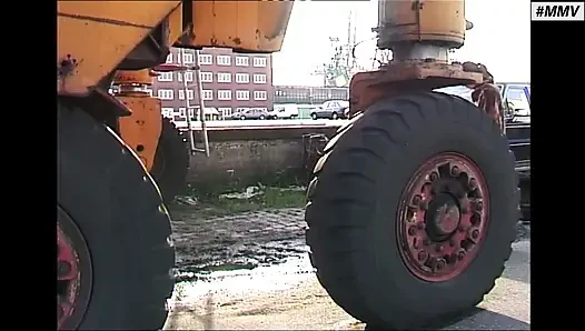 Alman bdsm - büyük göğüsler kırbaçlanıyor