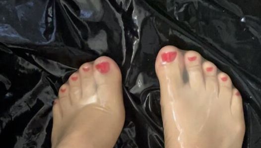Cum on latex feet and toes